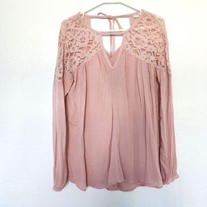 Melrose and Market Size S Dust pink lace plowy top shirt blouse